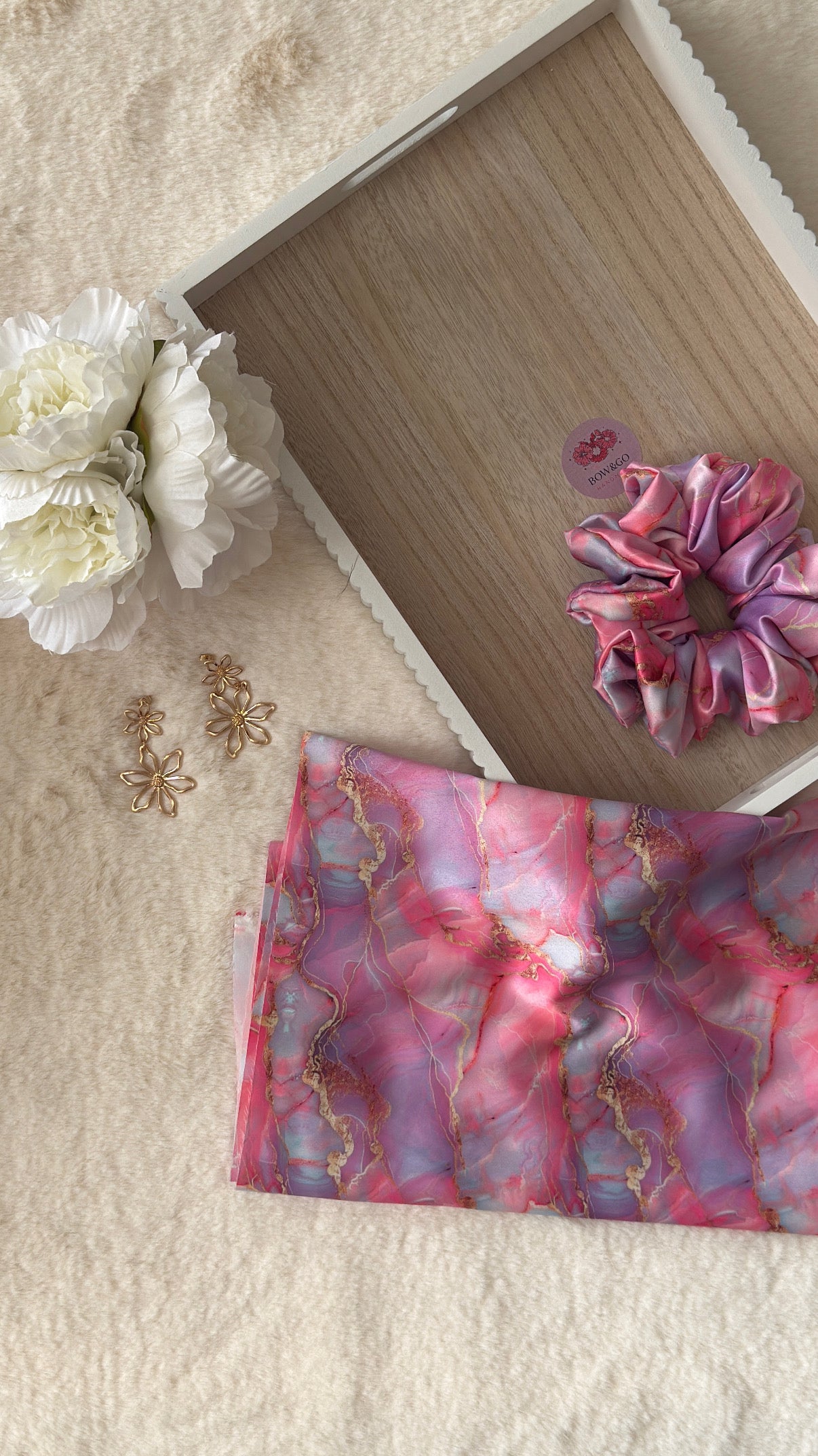 Bubble Rose scrunchie mramor.