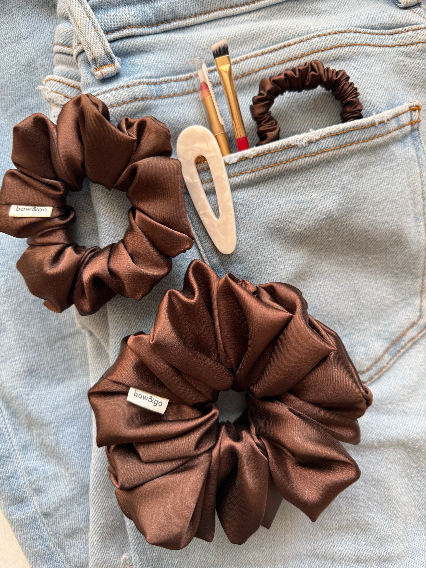 Cocoa Dream hnědá scrunchie