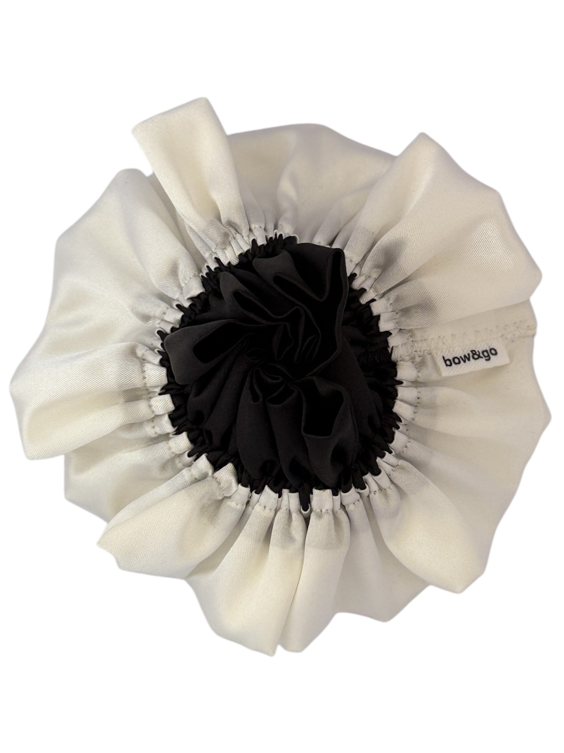 Cream&Black Shuffle scrunchie.