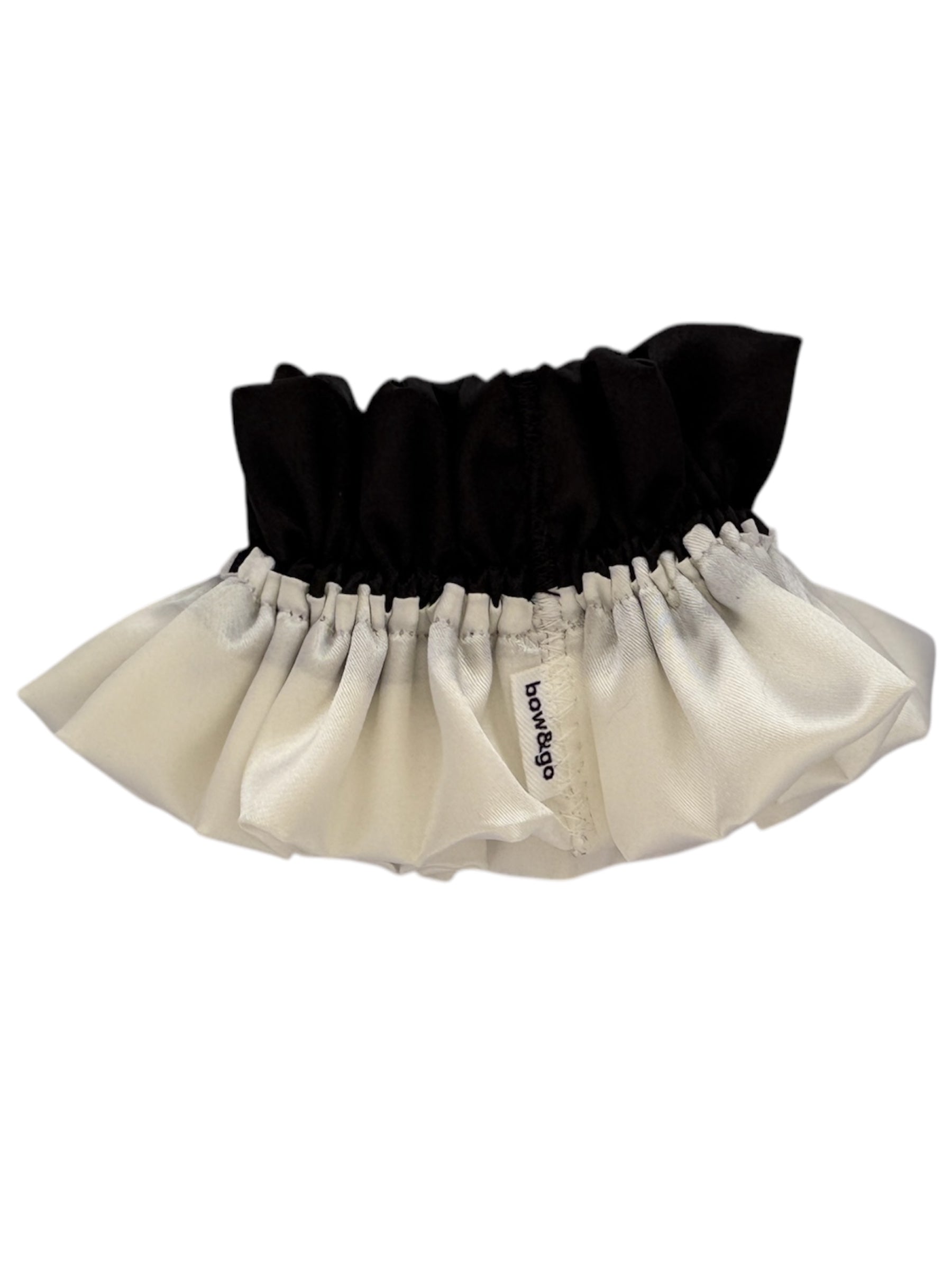 Cream&Black Shuffle scrunchie.
