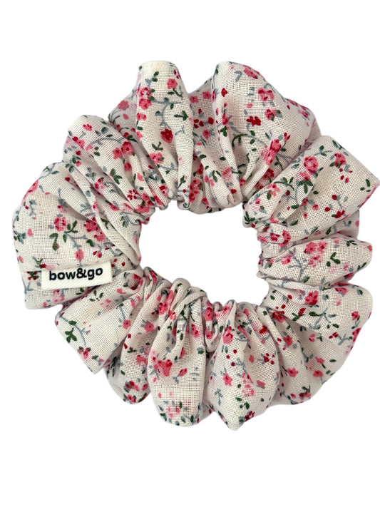 Floral Breeze bavlněná scrunchie s kvítky.