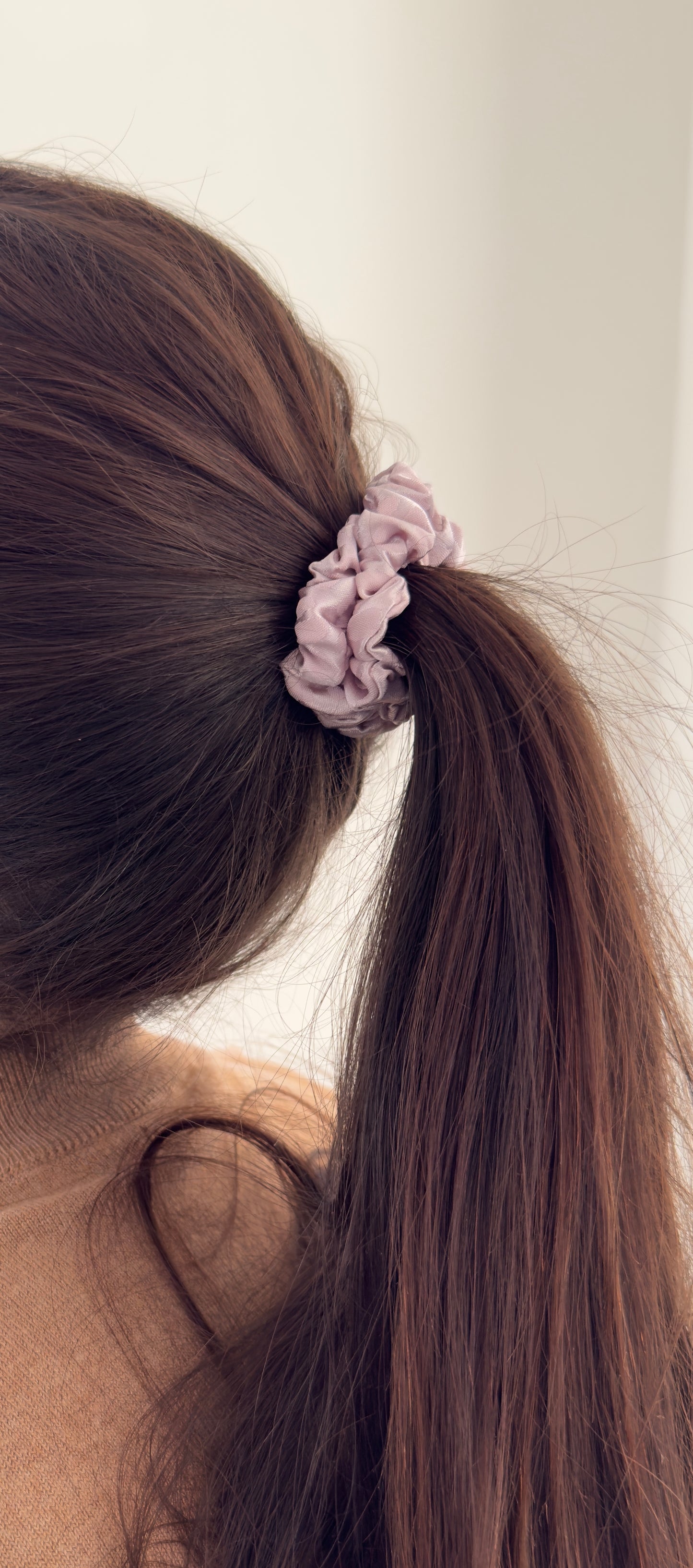 Wild Blush růžová leopardí scrunchie