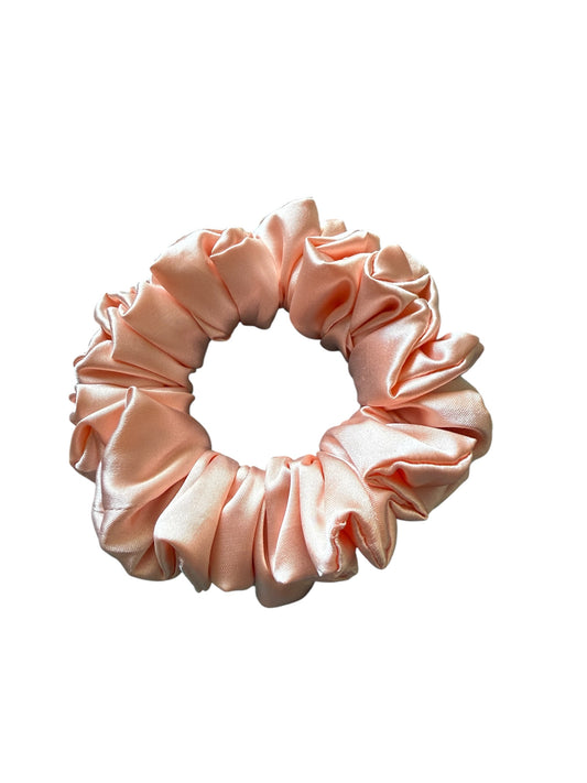 Peach Glow lososová scrunchie
