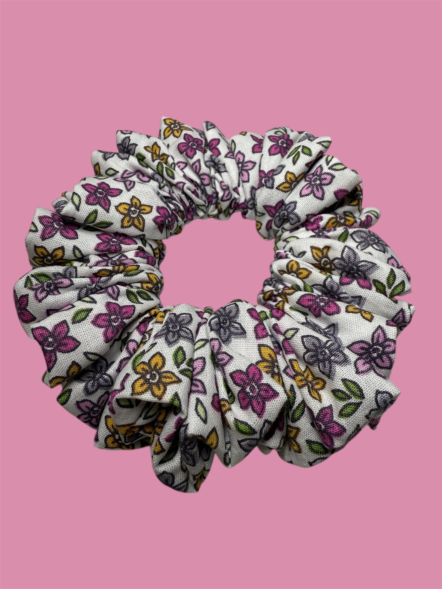 Floral Whisper scrunchie s květinkami