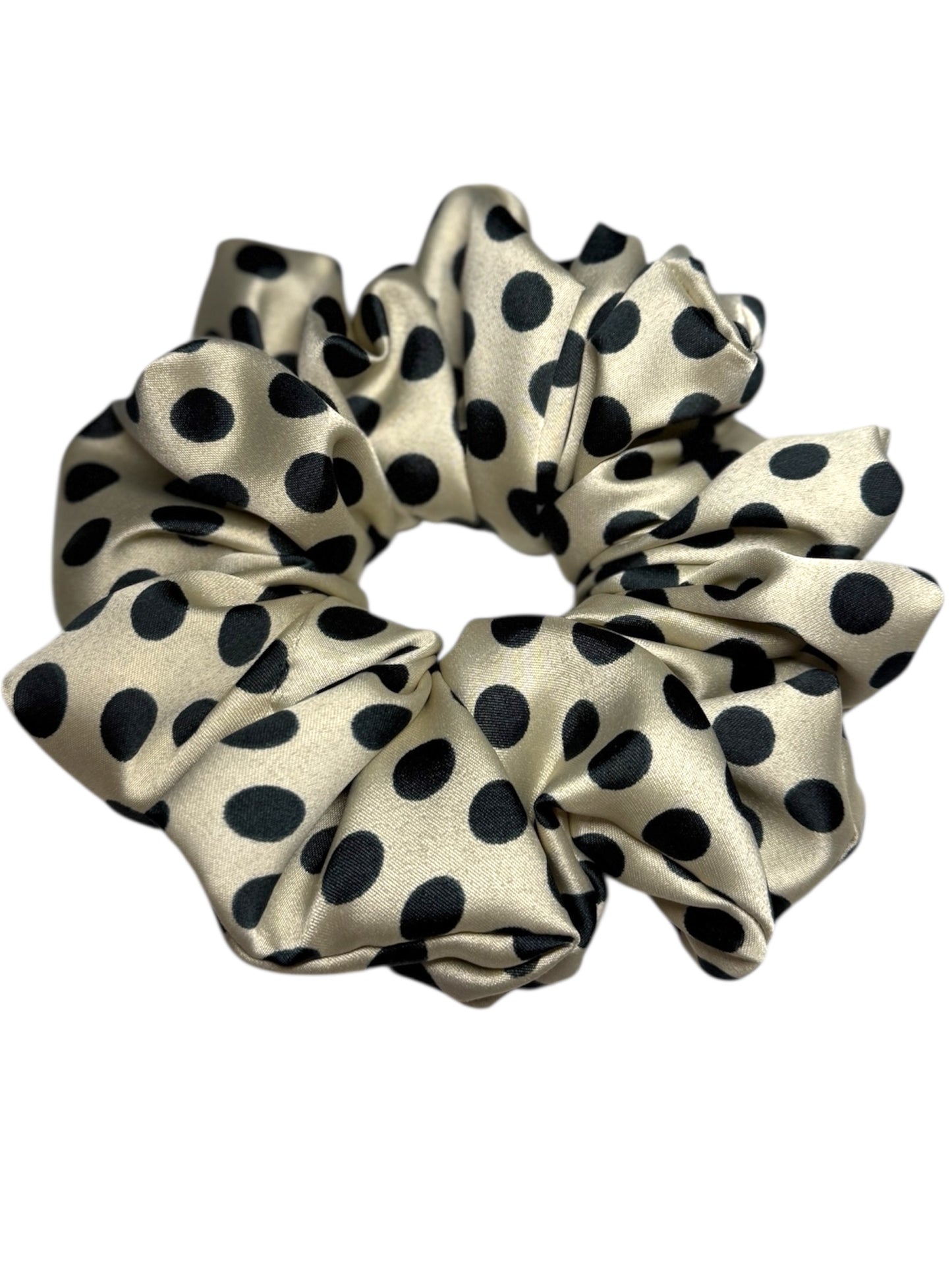 Bubble Dot Noir scrunchie s puntíky.