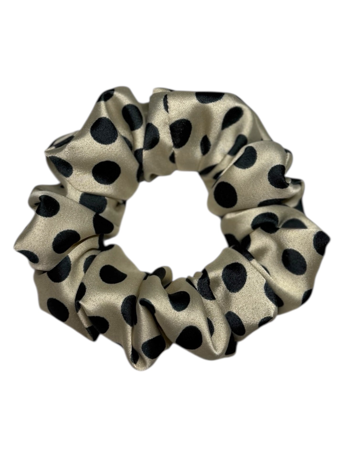 Bubble Dot Noir scrunchie s puntíky.