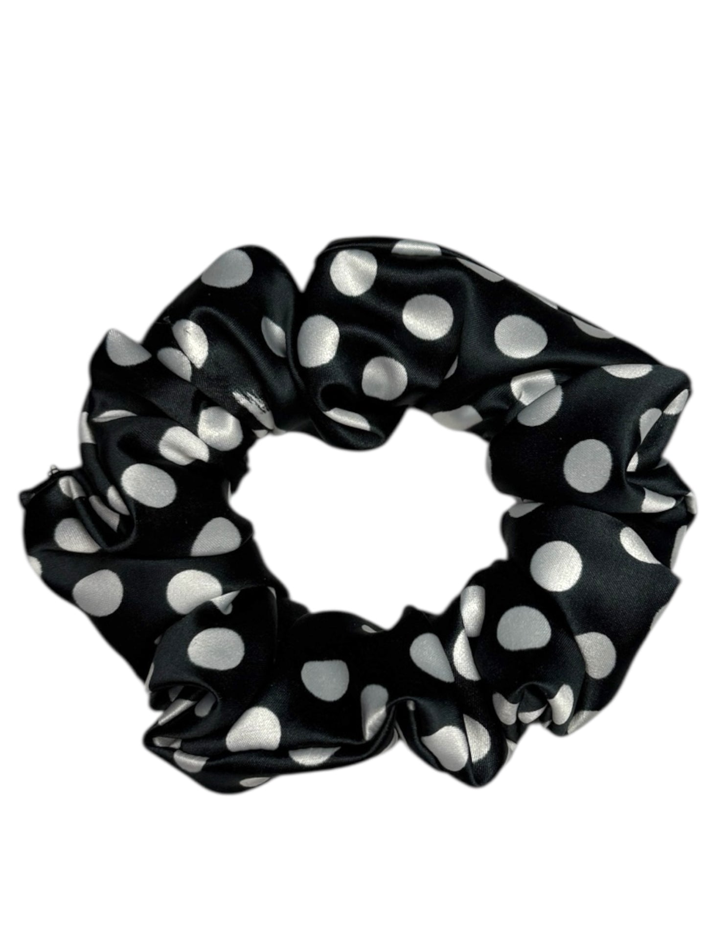 Bubble Dot Navy scrunchie s puntíky.